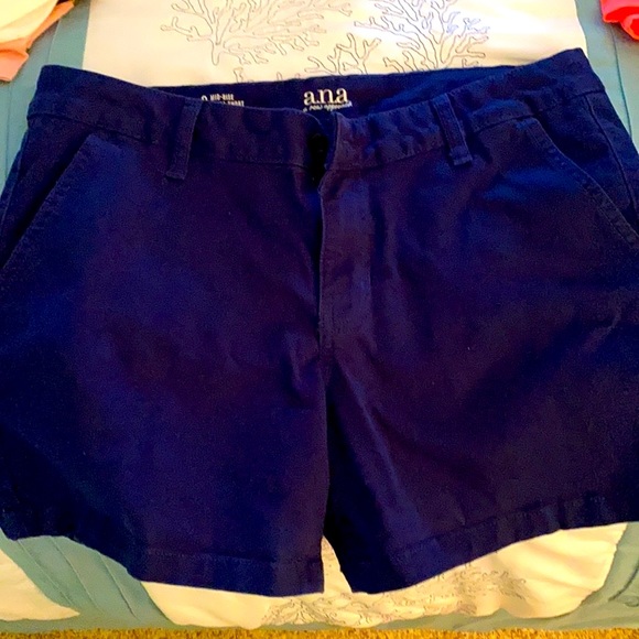 Shorts - Picture 3 of 3